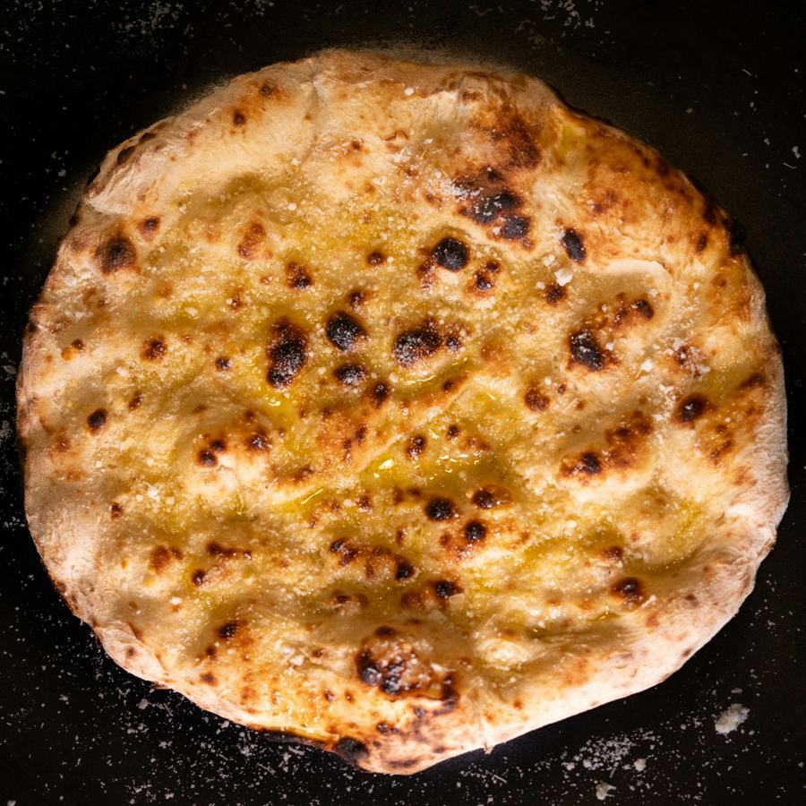 Focaccia cu parmezan, din aluat napoletan
