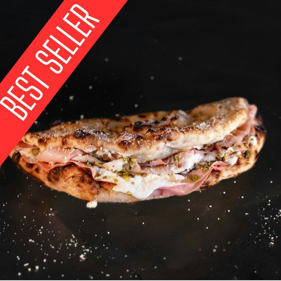 Sandwich baciata Mortadella, cu mortadella cu fistic și pesto